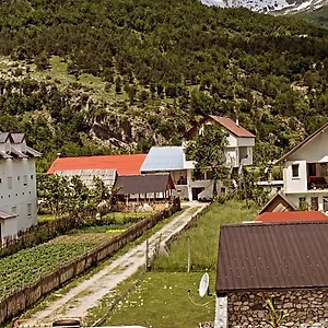 Skender Selimaj Pensión Valbone